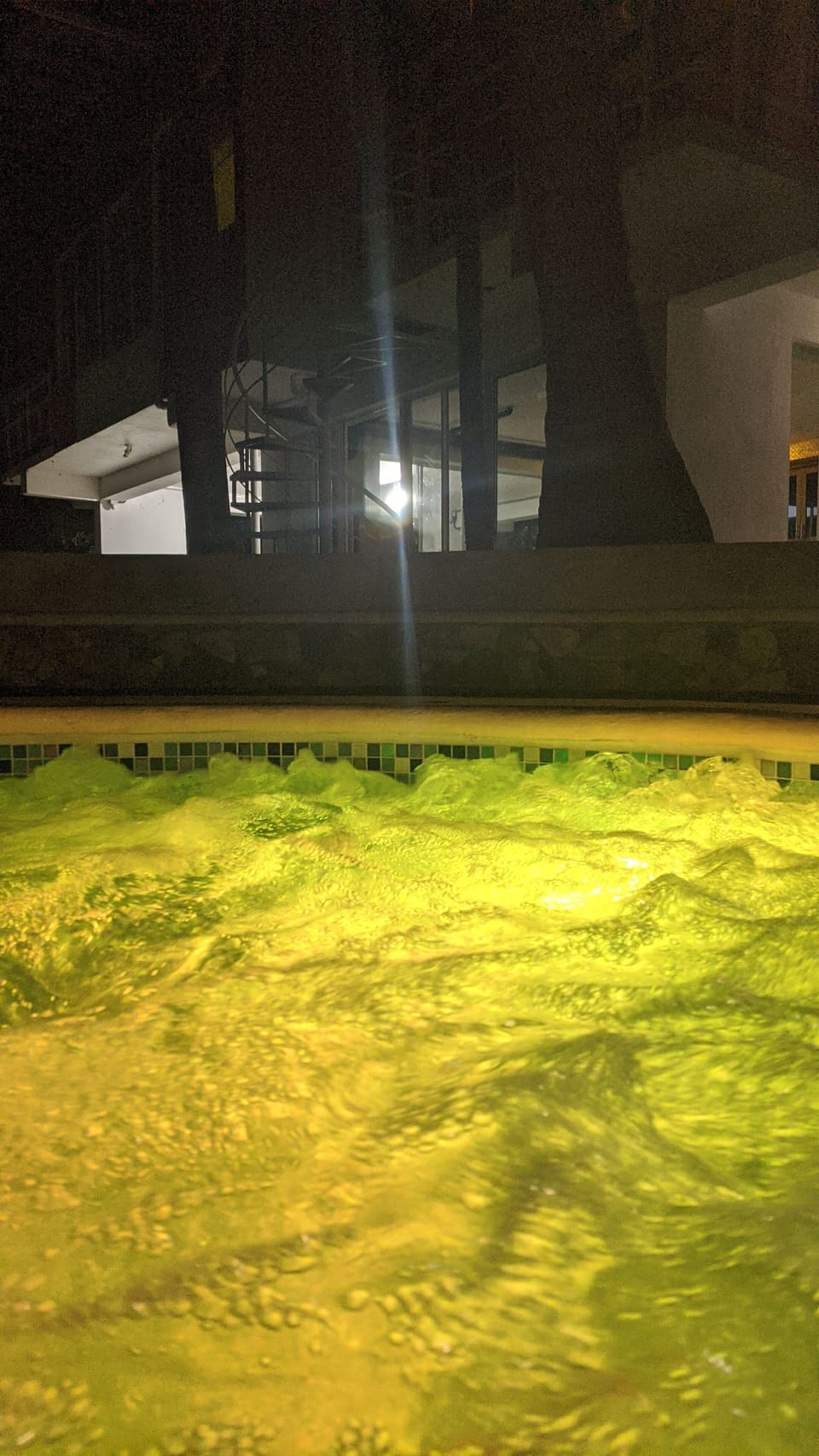 Outdoor spa tub