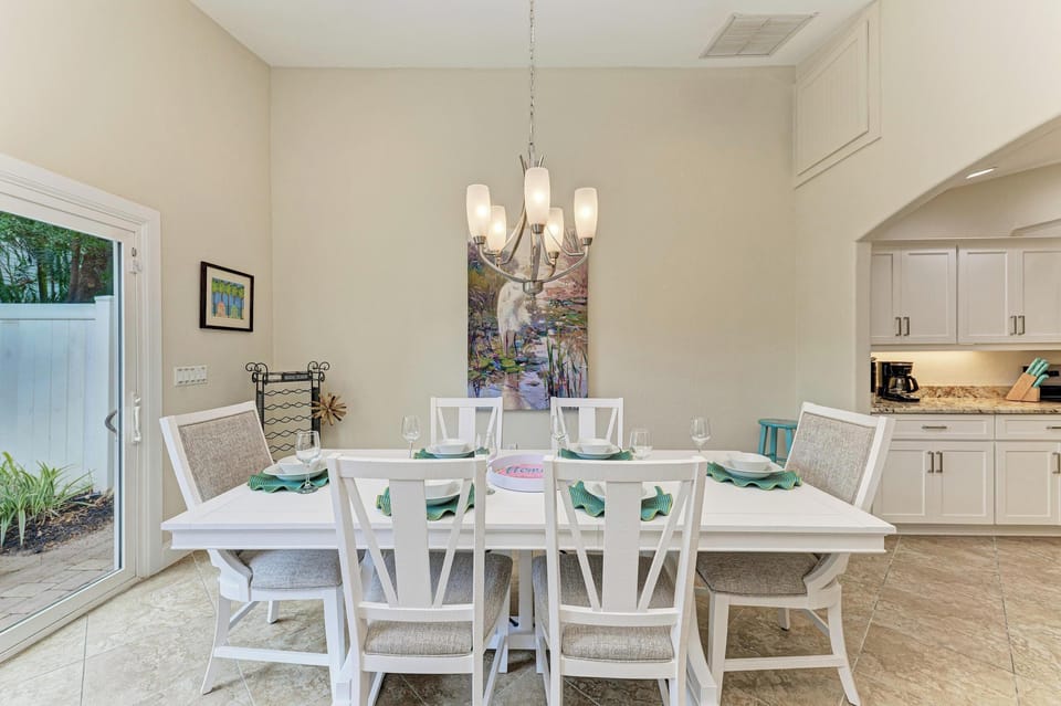 Palms Beach West Dining Room (2)