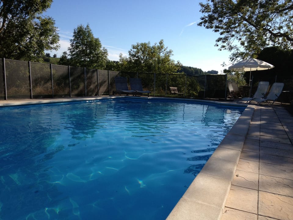 10m by 5m pool with steps into the shallow end

