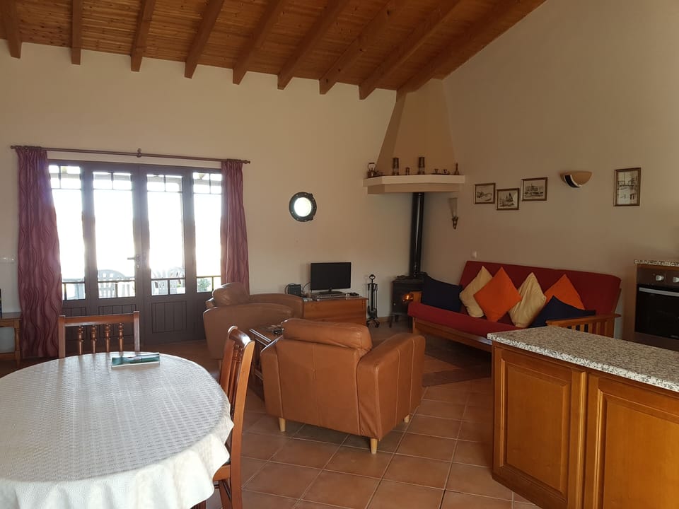 Open plan lounge/kitchen/diner from the front door