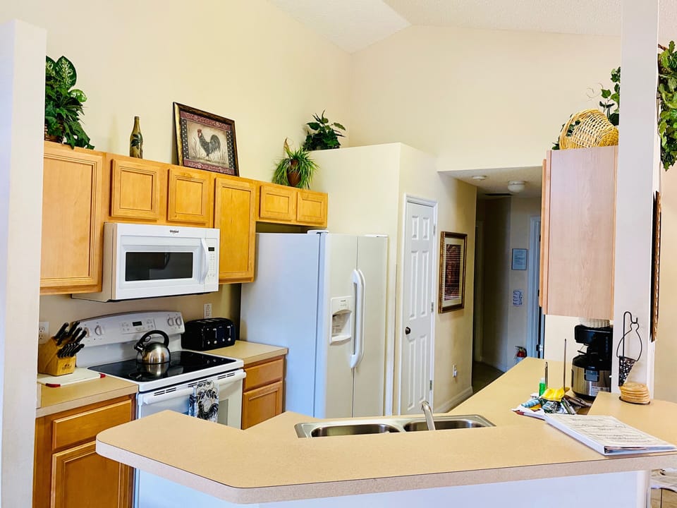 fully equipped kitchen