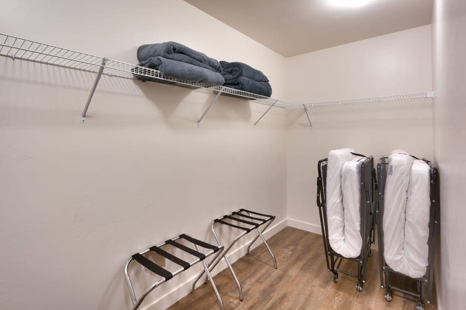Walk in Closet (2 Single Rollaway Beds)