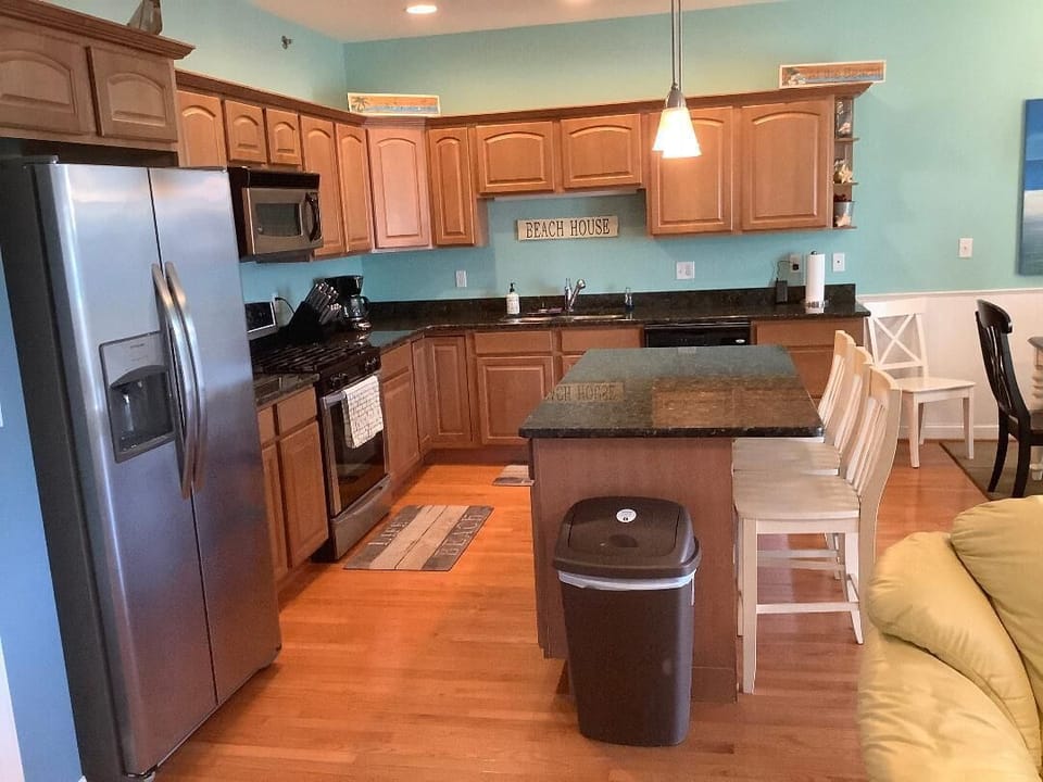 Full amenities Kitchen