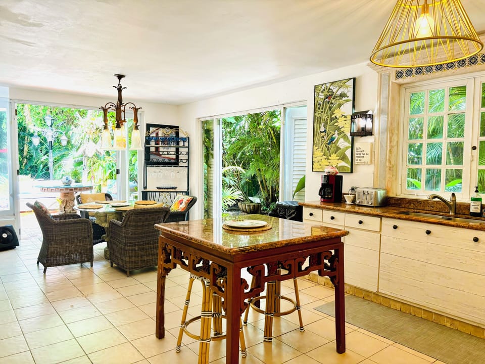 Fully equipped kitchen.