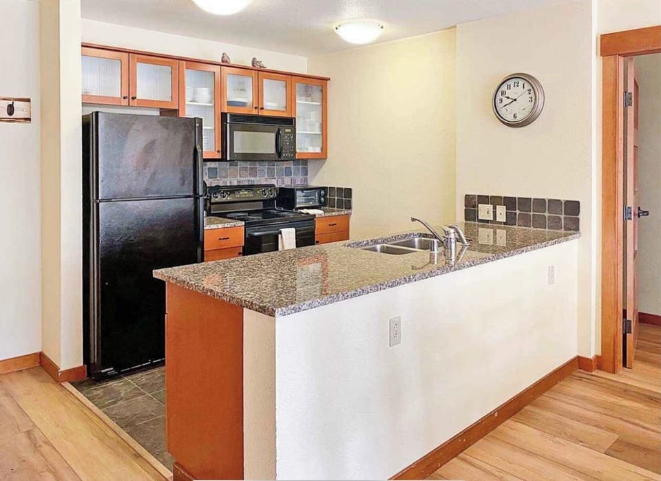 Full kitchen 