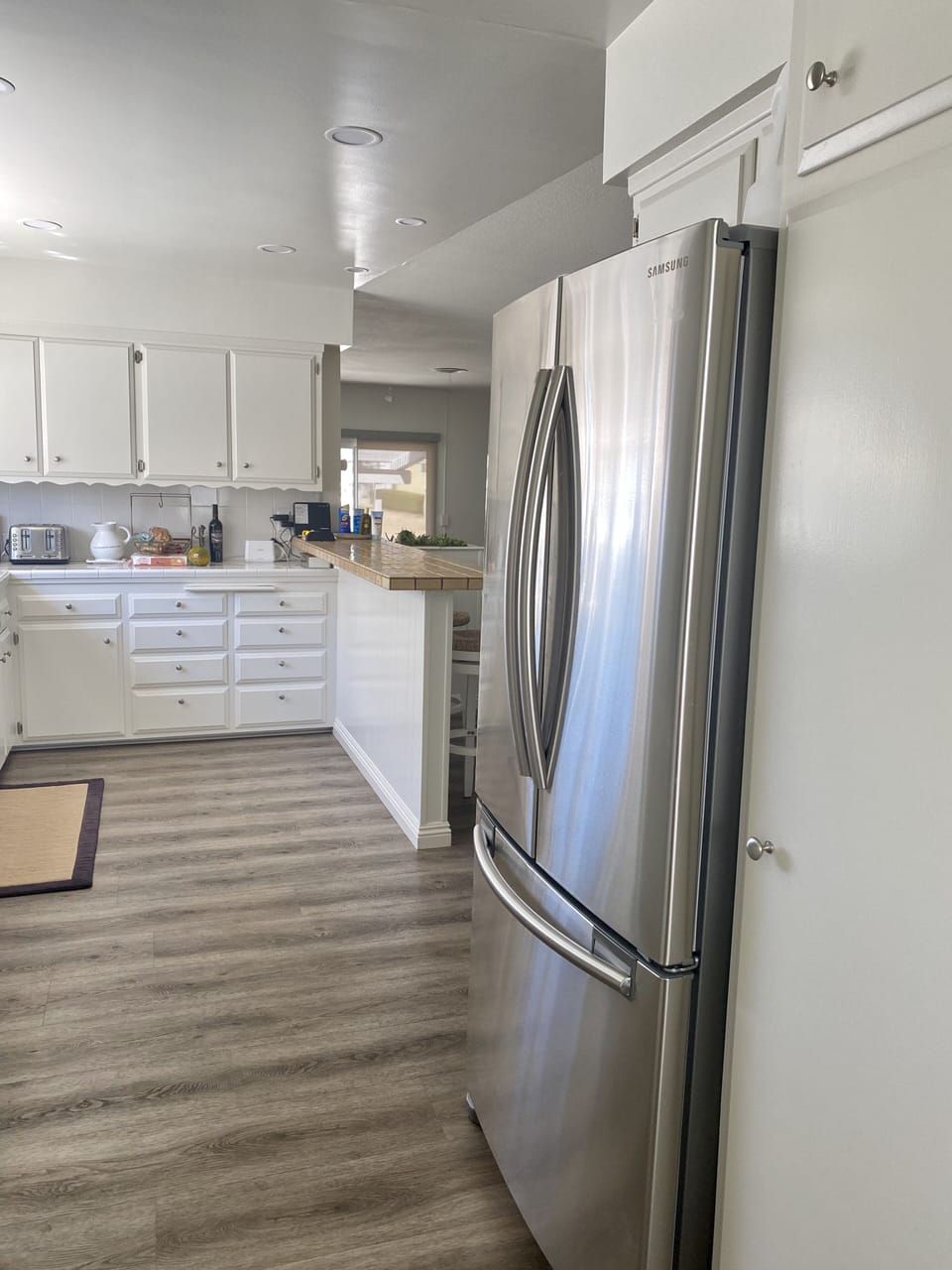 Spacious kitchen 