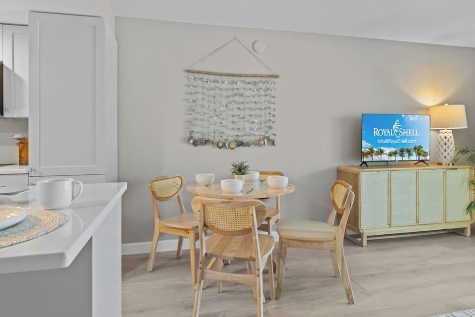 Cozy and modern open space featuring a fully equipped kitchen, inviting dining area, and bright living room—perfect for relaxing and enjoying your stay.