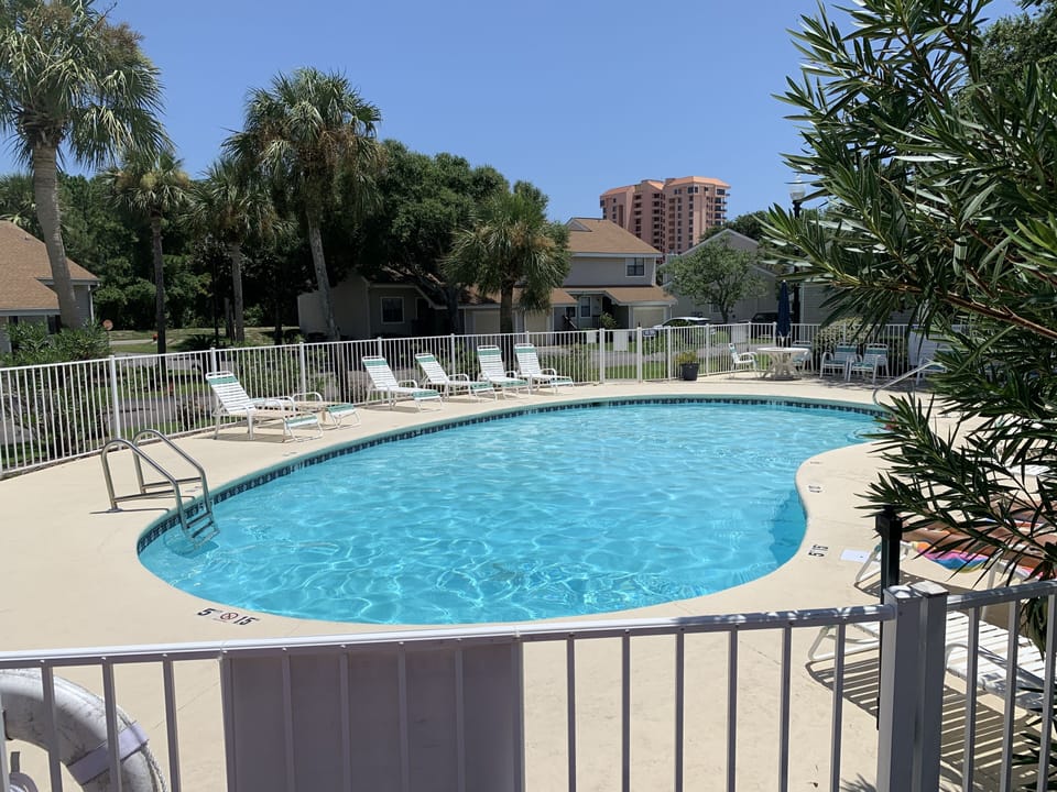 Mariner Lakes shared pool