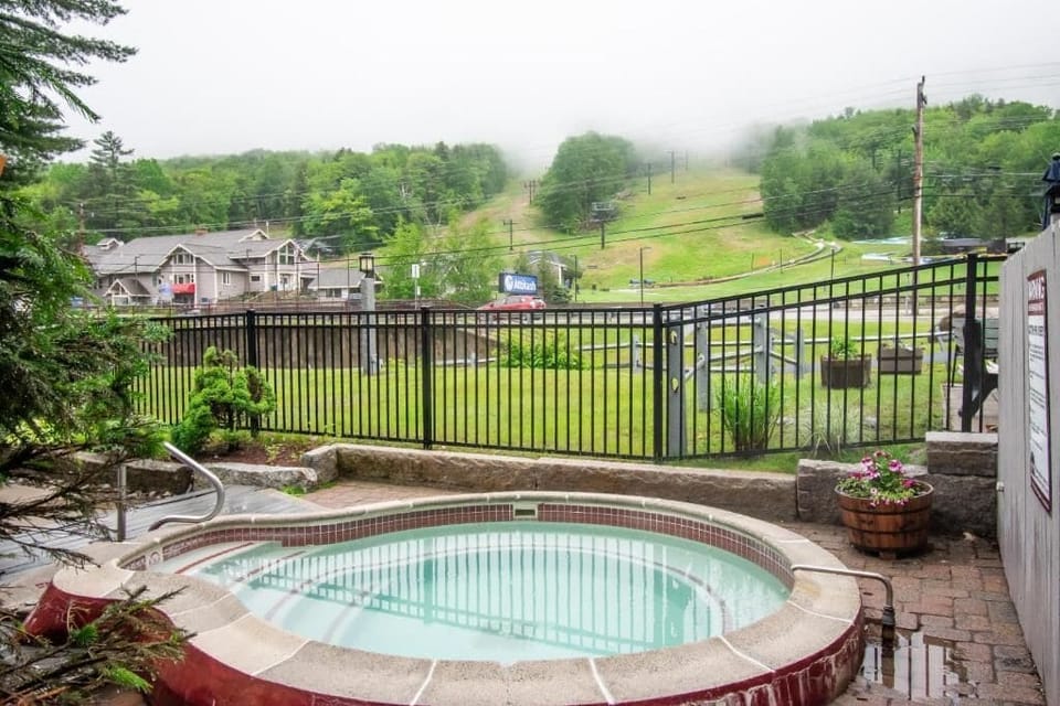One of the onsite hot tubs (year round, outdoor)
