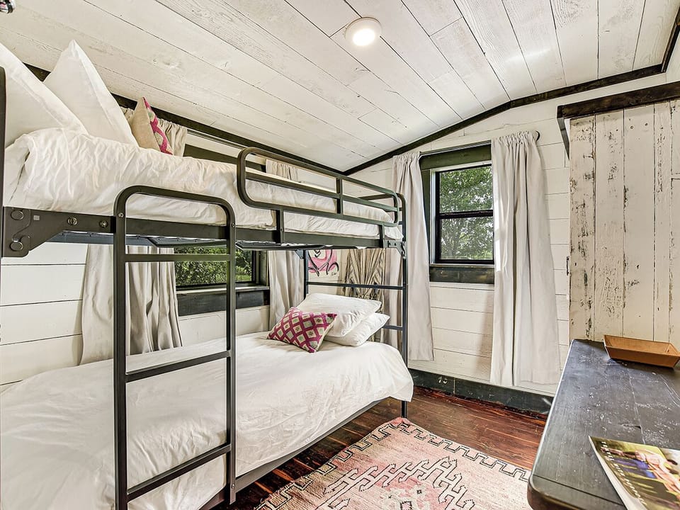 Farmhouze 4th Bedroom