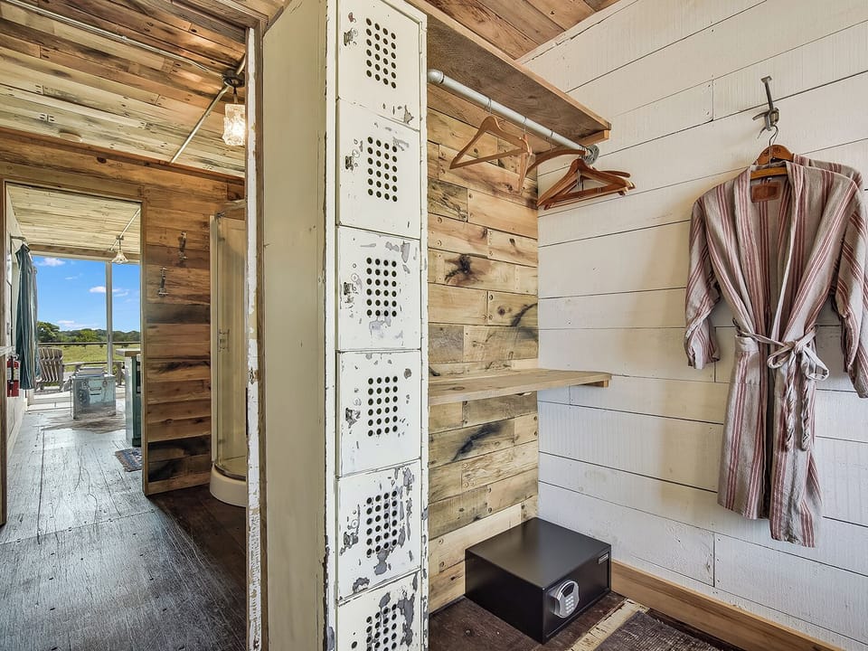 Houze 1 Bedroom-Bathroom
