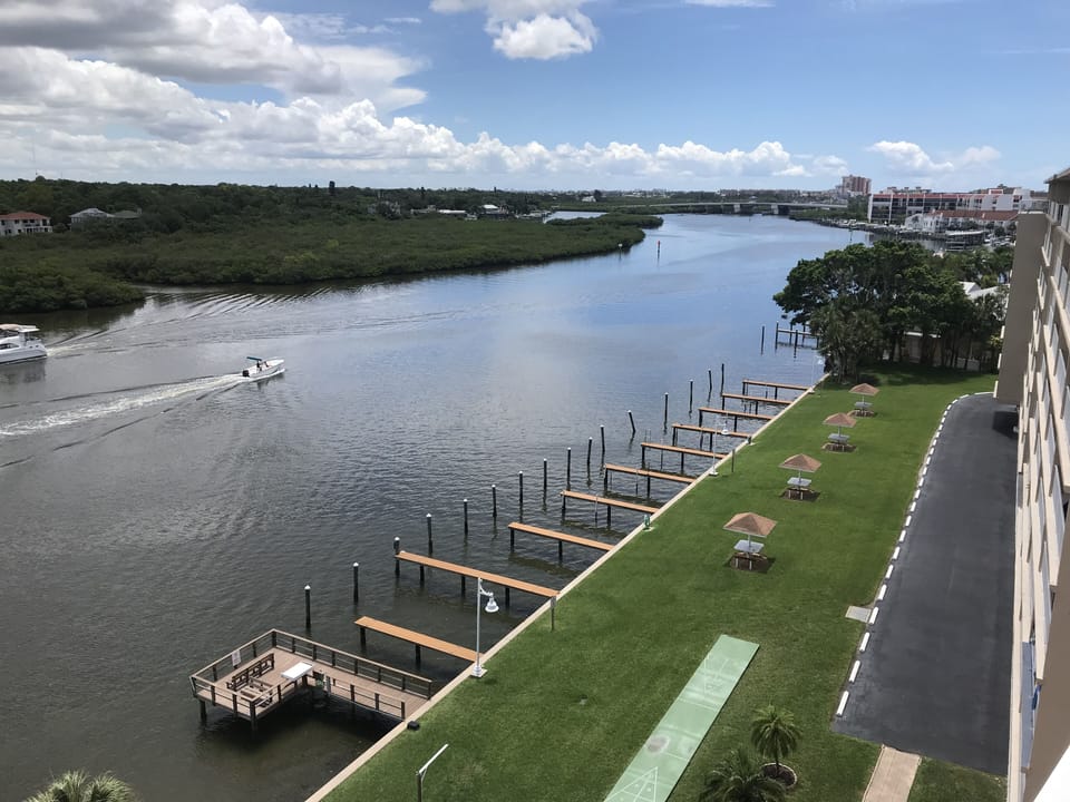 Boat docks that can be used during stay— no trailer storage, boat ramp nearby