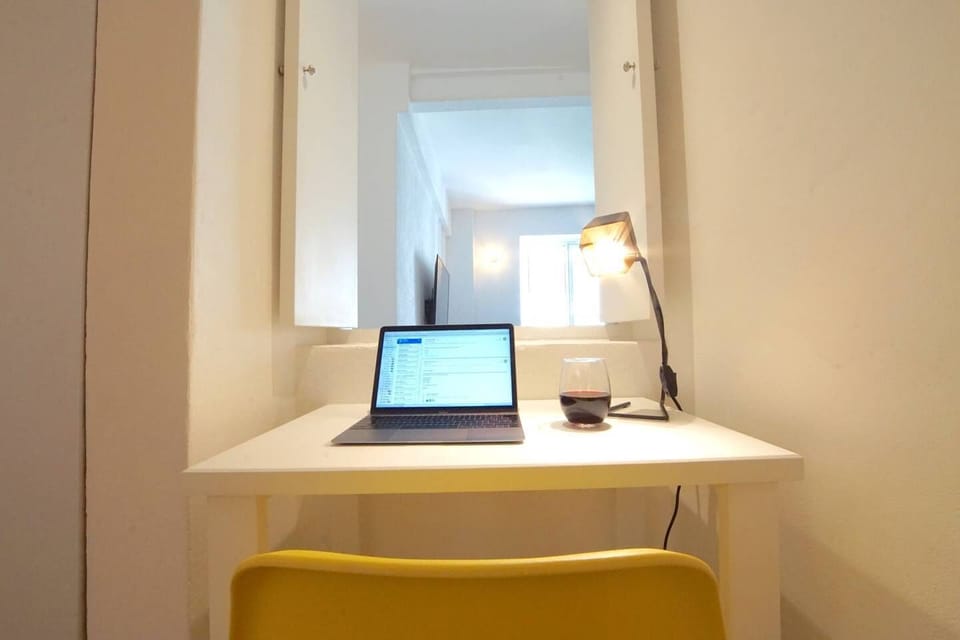 WORKING DESK WITH A VIEW