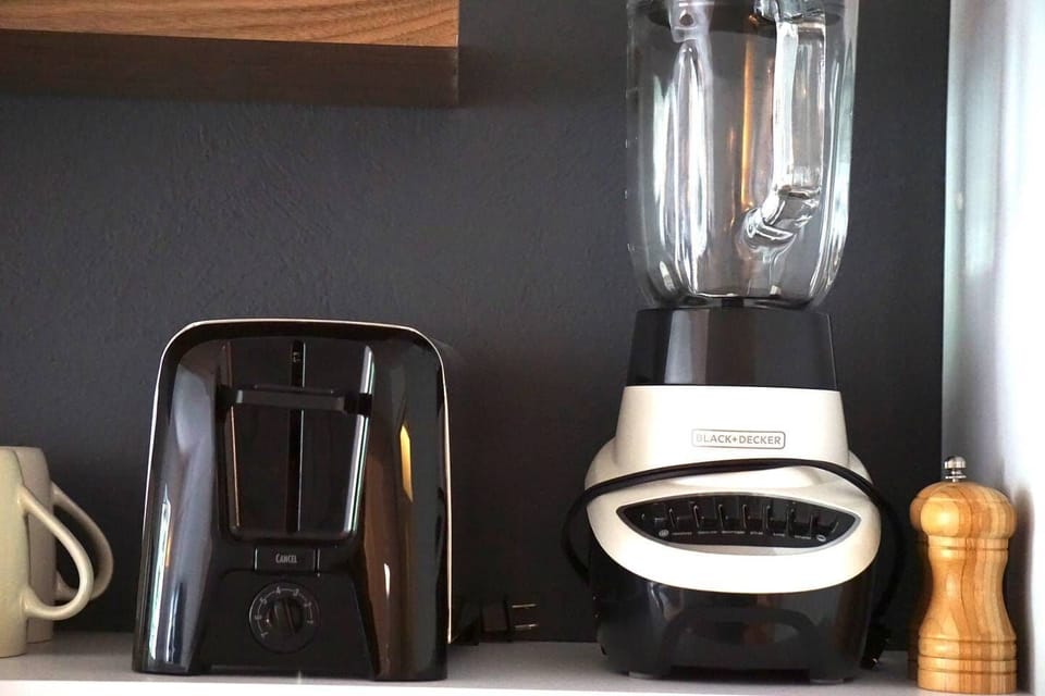 WELL EQUIPPED KITCHEN