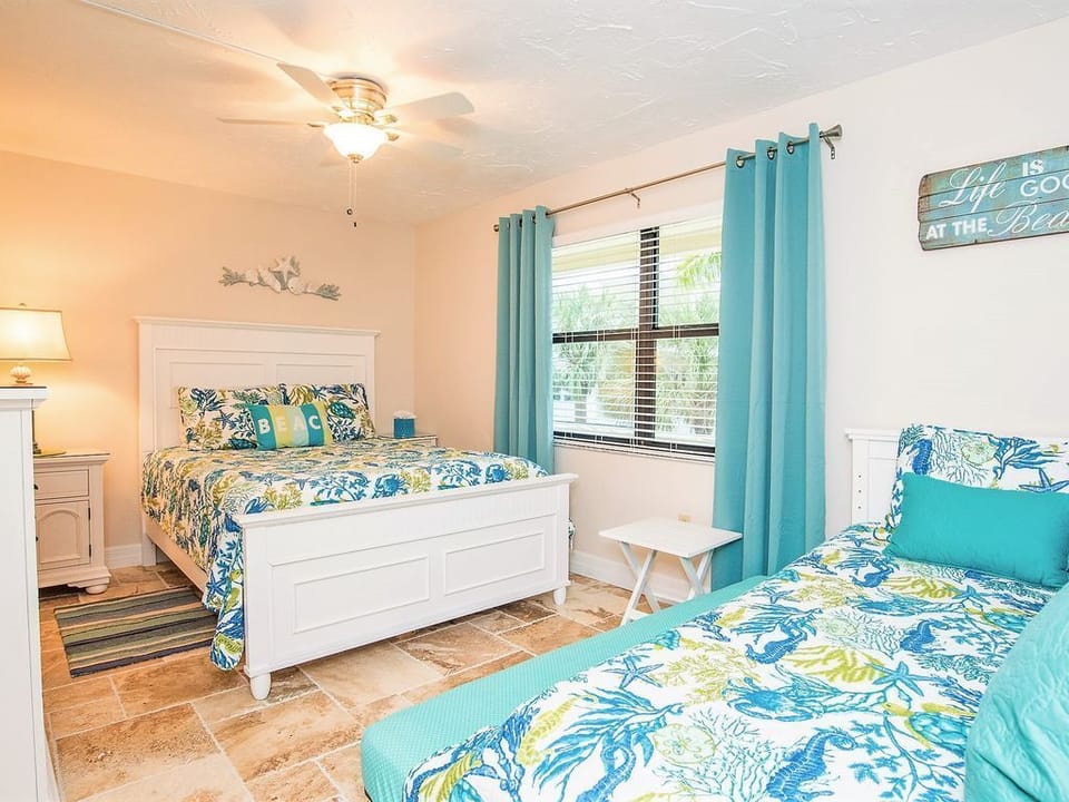 2nd bedroom with Queen bed and twin trundle bed.