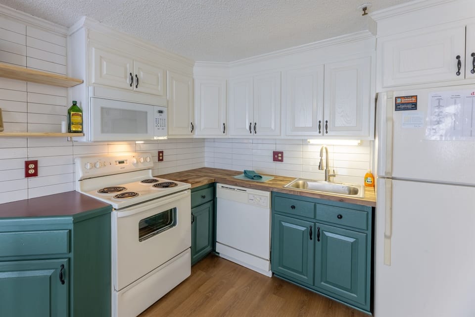 Cook up a feast in this fully-equipped kitchen.