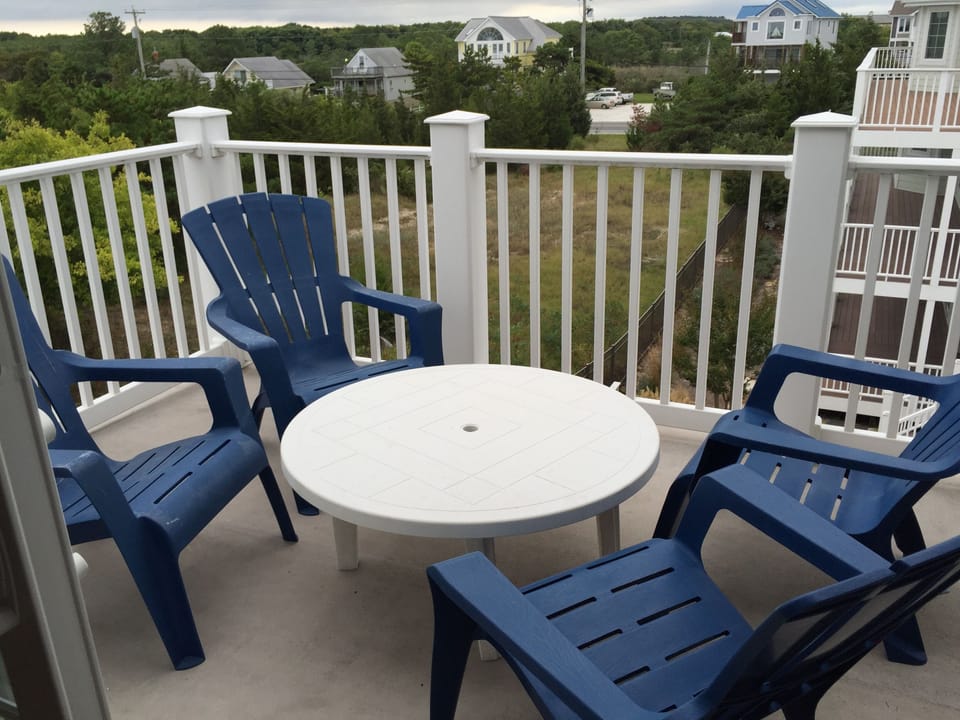 3rd Floor Small Back Deck