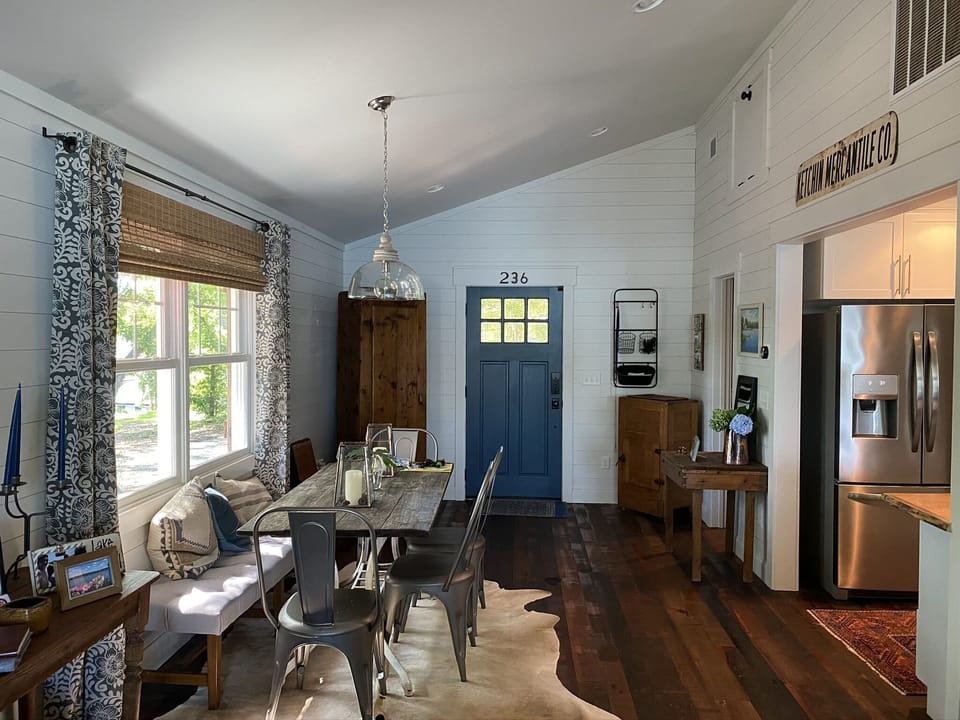 Dining area off kitchen
