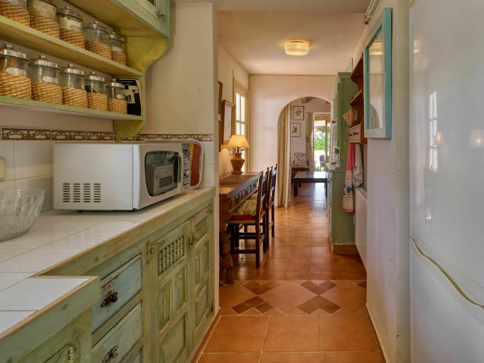 Property, Cabinetry, Countertop, Building, Door, Wood, Interior Design, Architecture, Floor, Flooring
