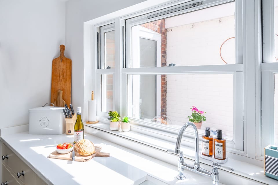 Ground floor: Kitchen with Butler sink