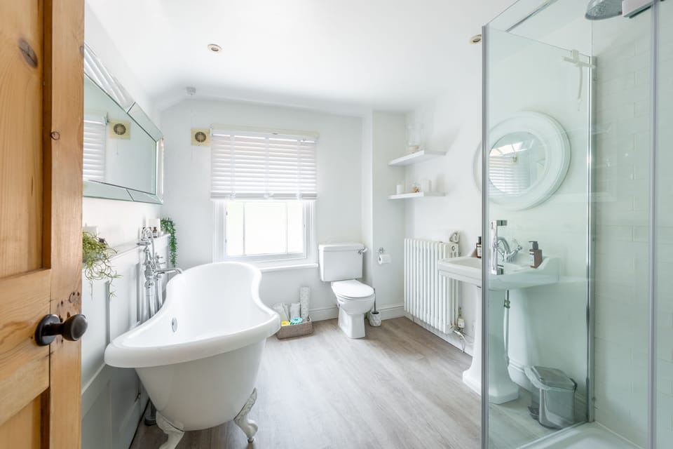 First floor: Modern en-suite bathroom