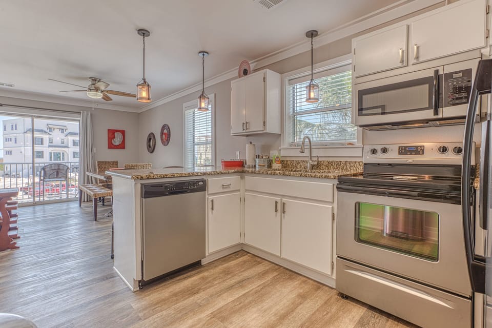 Kitchen with everything you need to cook those delicious meals at home!