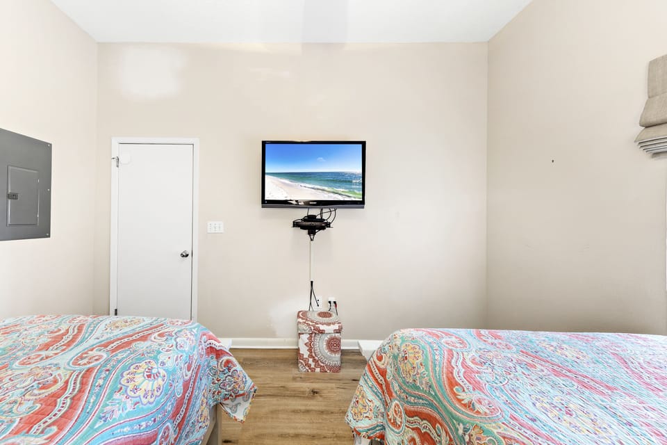 Newly updated Guest Bedroom with a Full Size Bed and a Twin Bed