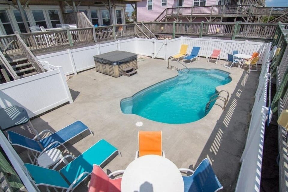 Linda's Lanai East and West shared pool and hot tub.