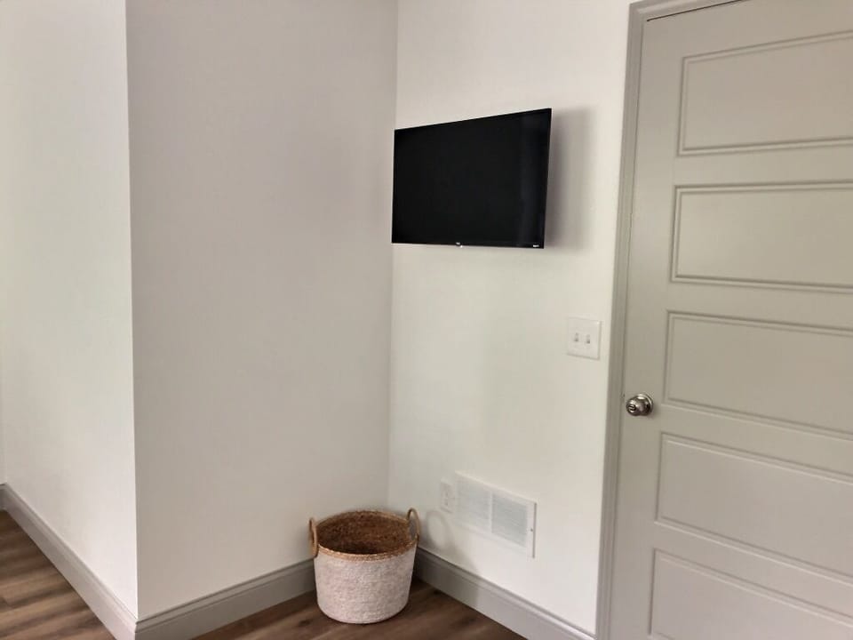 2nd Floor Twin Bedroom with 32" TV