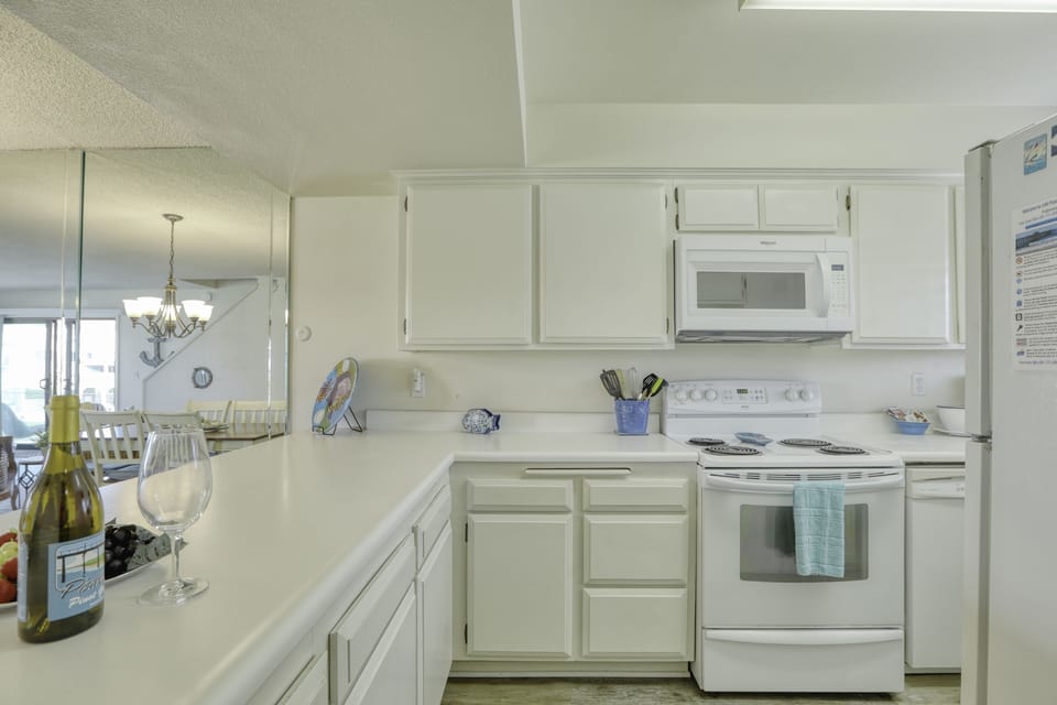 Beautiful Full Kitchen open to living area 149 Pismo Shores