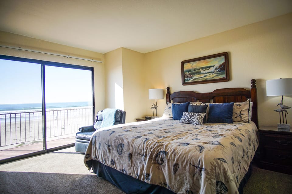 Master Bedroom w/ Slider to Upper Deck - 133 Pismo Shores Oceanf