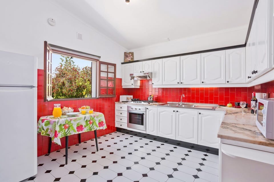 Fully equipped table and breakfast table