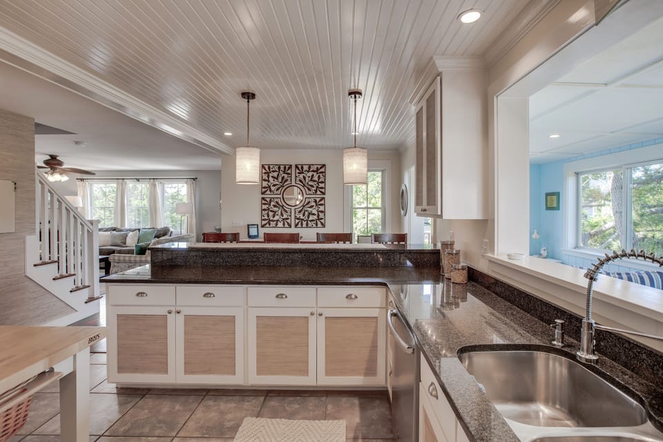 Large kitchen with good counter/prep space