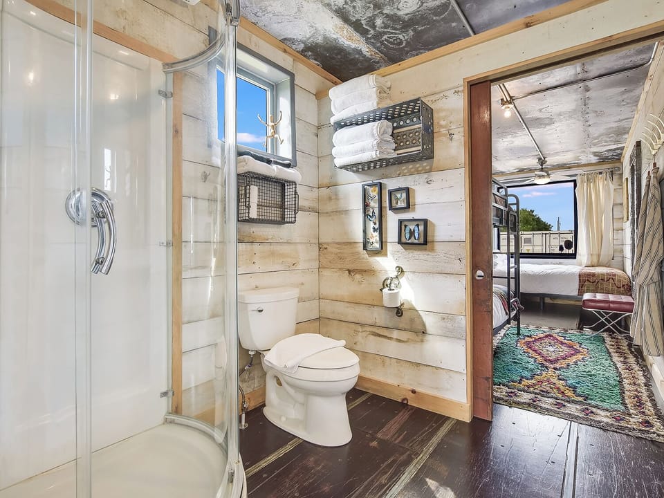Houze6-Bathroom