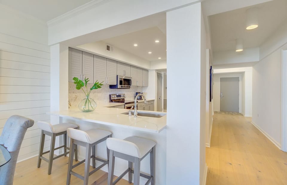 Bar Seating At Kitchen Breakfast Counter