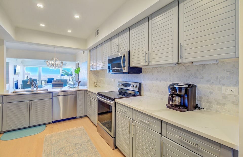 New Kitchen, New Appliances, Space Everywhere