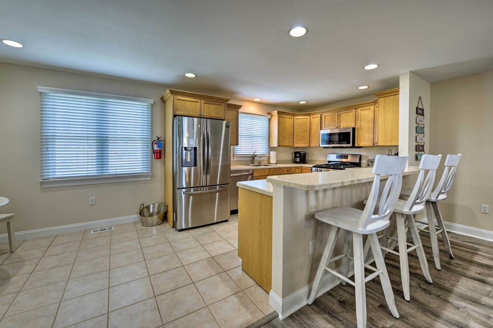 Kitchen | Cooking Basics | Coffee Maker | Paper Towels/Trash Bags Provided