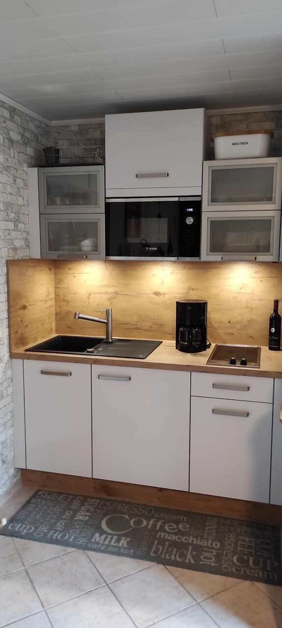 Kitchen area. Picture 3