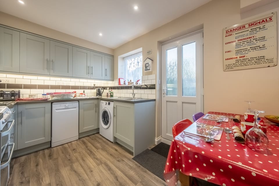 Ground floor: Kitchen