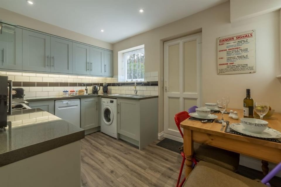 Ground Floor: Kitchen/dining area