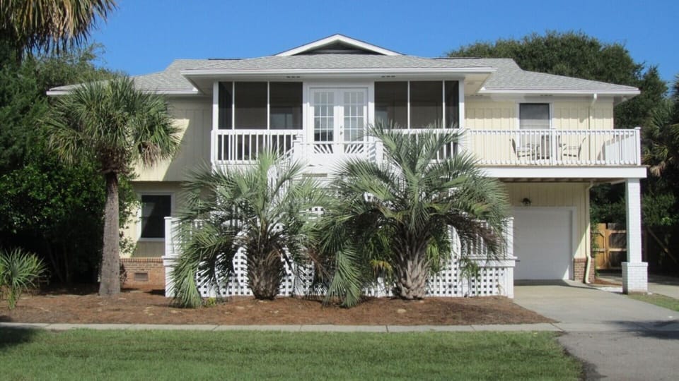 Welcome to 2705 Palm Blvd!