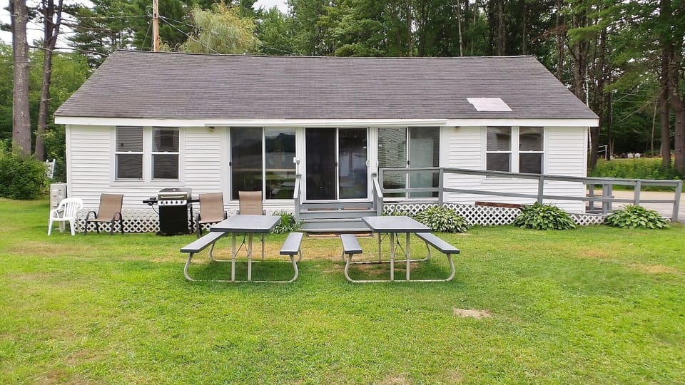 OUTSIDE AREA FOR BARBEQUE AND RELAXING.

