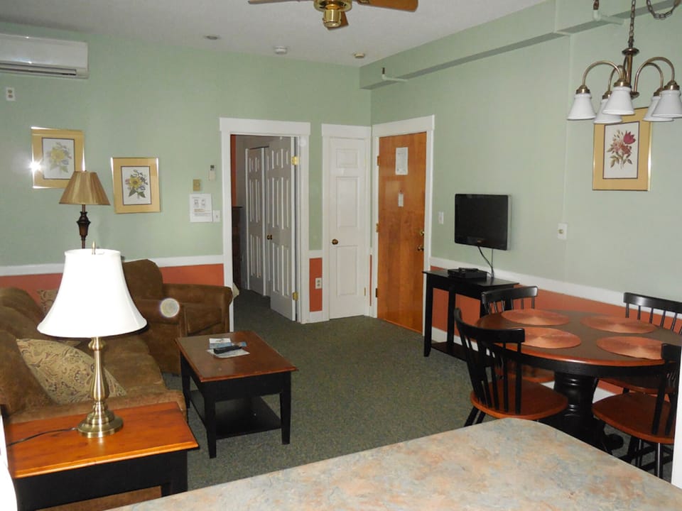 This is a sample of a 1 BR Layout. This may not be your exact room*