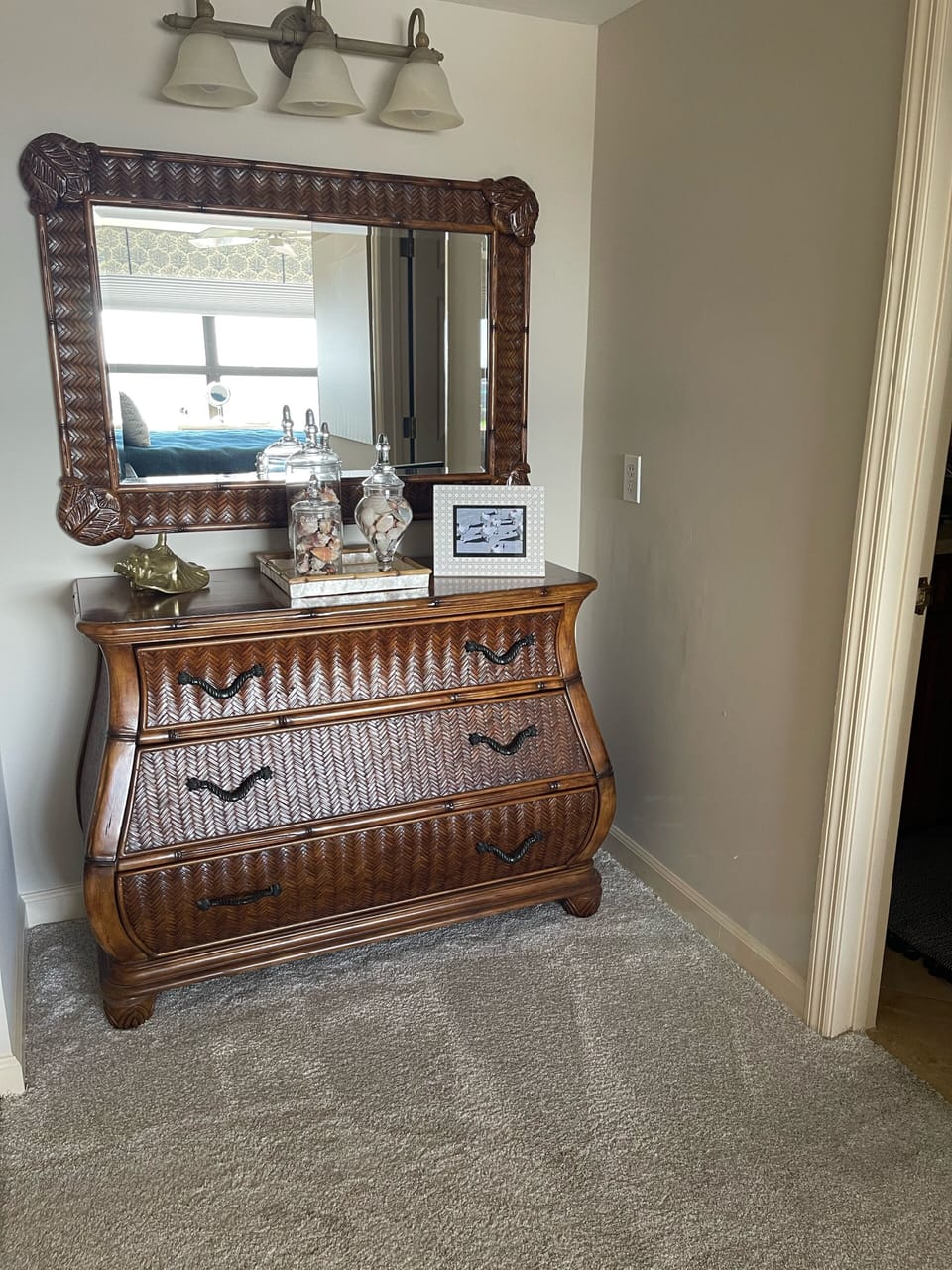 Main bedroom dressing area