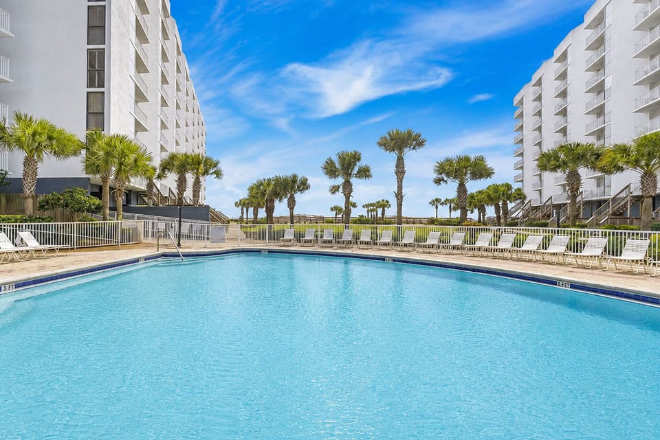 Mainsail Pool