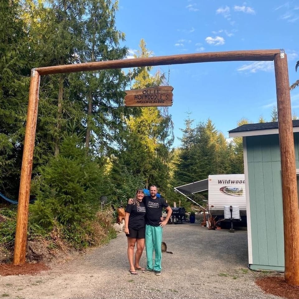 Your hosts under the entry way arch:)