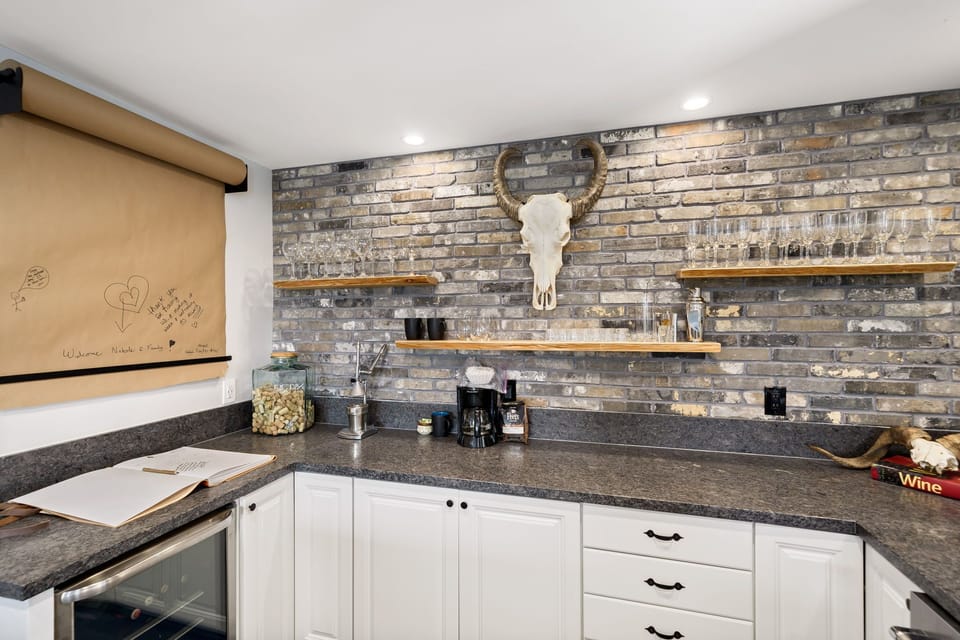 Bar/Kitchenette