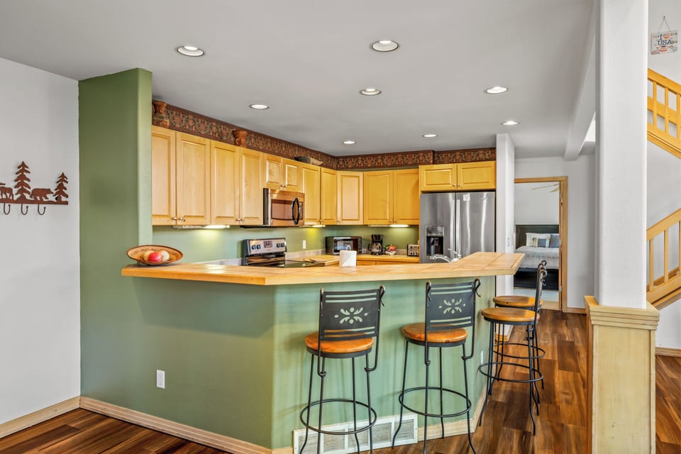 Kitchen & Bar