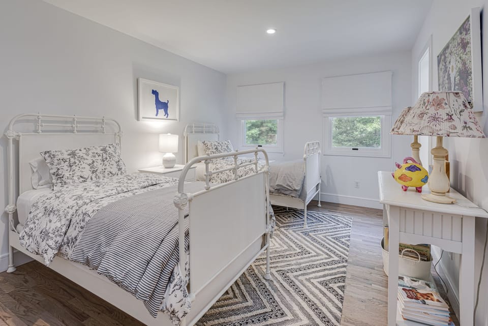 Guest bedroom top level