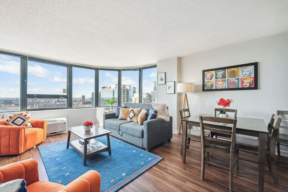 Welcome to our newly renovated 2bd/2ba on Michigan Avenue!